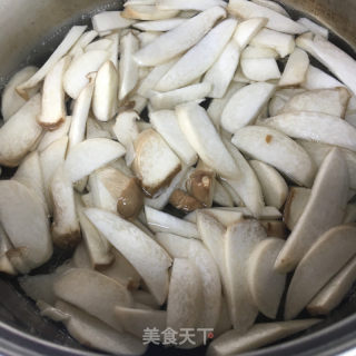 五花肉炒香干杏鲍菇的做法步骤：4