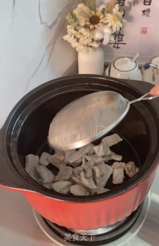 土猪肉绣球菌汤的做法步骤：3