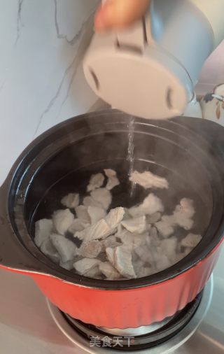 土猪肉绣球菌汤的做法步骤：4