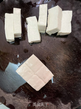 坑螺豆腐煲的做法步骤：2