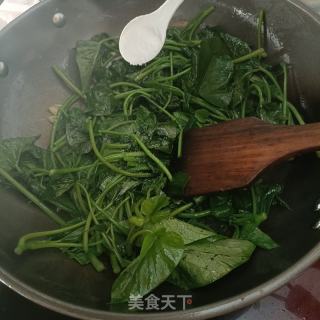猪油炒红薯藤的做法步骤：6