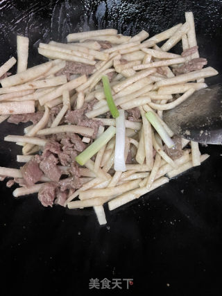 春笋炒牛肉的做法步骤：12