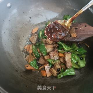 青椒炒回锅肉的做法步骤：9