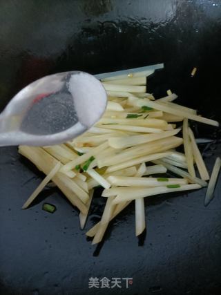 酸辣土豆丝的做法步骤：4