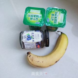 蓝莓酱酸奶的做法步骤：1
