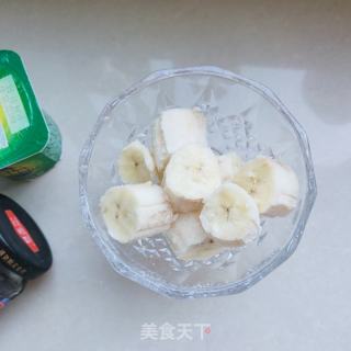 蓝莓酱酸奶的做法步骤：2