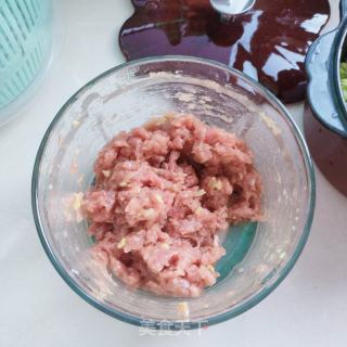 猪肉甘蓝水饺的做法步骤：2