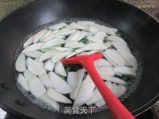 蒜薹肉片炒茭白的做法步骤：3