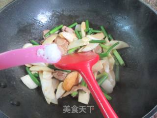 蒜薹肉片炒茭白的做法步骤：9
