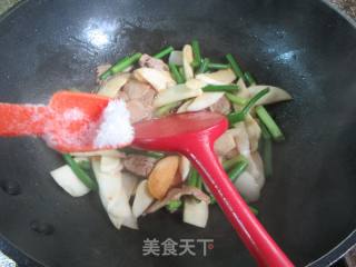 蒜薹肉片炒茭白的做法步骤：10