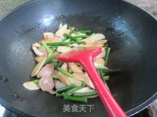 蒜薹肉片炒茭白的做法步骤：11