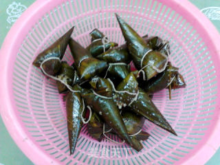 酱香腊肉菜干粽子的做法步骤：26