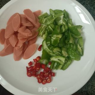 火腿肠炒土豆片的做法步骤：2