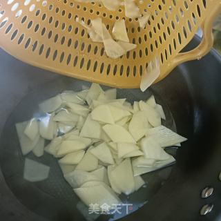 火腿肠炒土豆片的做法步骤：3