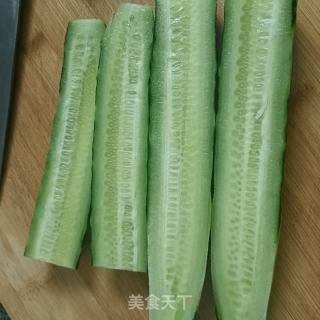 腊肠炒黄瓜的做法步骤：1