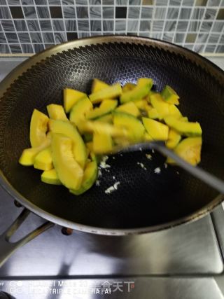 蒜蓉烧香芋南瓜的做法步骤：3