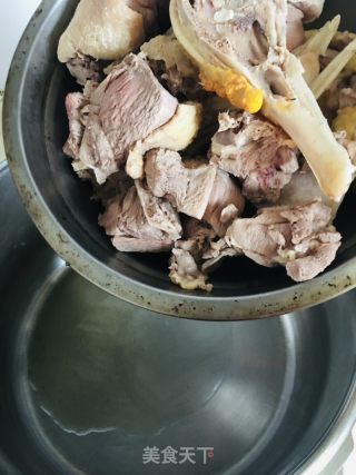 紫苏焖红脸番鸭的做法步骤：2