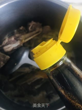 紫苏焖红脸番鸭的做法步骤：4