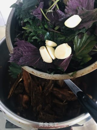 紫苏焖红脸番鸭的做法步骤：6