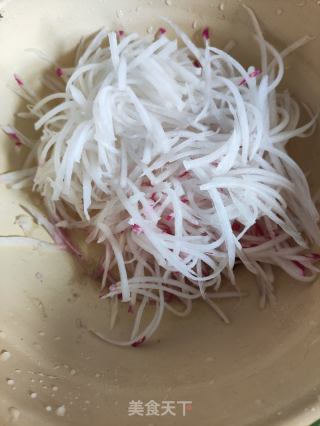 凉拌红萝卜丝的做法步骤：3