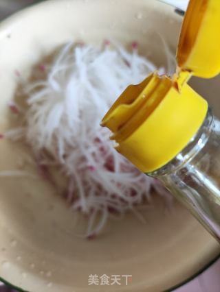 凉拌红萝卜丝的做法步骤：4