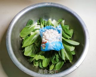 白玉菇炒油菜的做法步骤：1