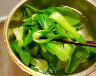白玉菇炒油菜的做法步骤：3