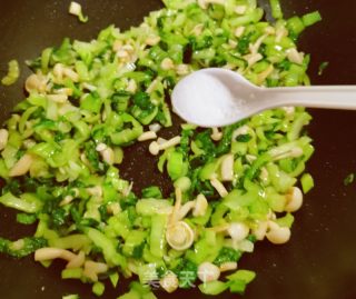 白玉菇炒油菜的做法步骤：9