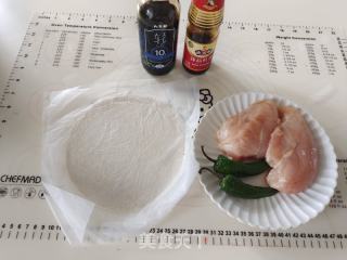 手抓饼版照烧鸡肉肉夹馍的做法步骤：1