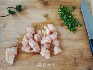 手抓饼版照烧鸡肉肉夹馍的做法步骤：2