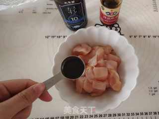 手抓饼版照烧鸡肉肉夹馍的做法步骤：3