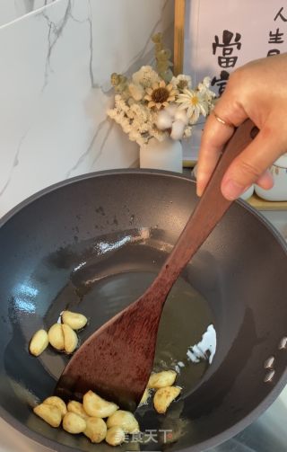蒜子黑椒牛肉粒的做法步骤：3