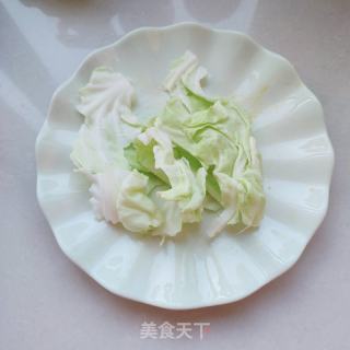 蛋饺包菜汤面的做法步骤：2