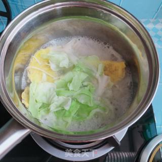 蛋饺包菜汤面的做法步骤：5