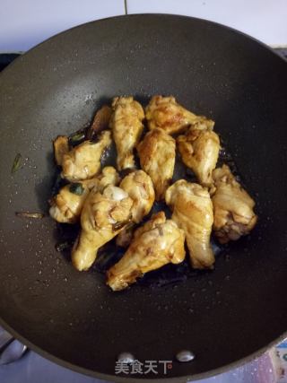 香菇炖鸡翅根的做法步骤：6