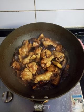 香菇炖鸡翅根的做法步骤：9