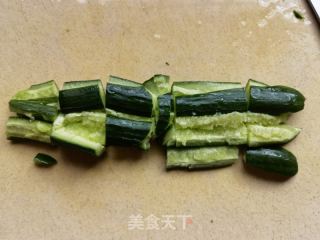 荷兰黄瓜洋葱拌肘花的做法步骤：2