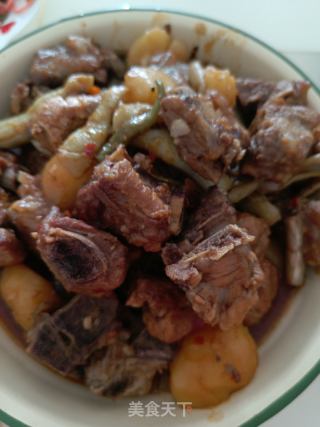 土豆烧排骨的做法