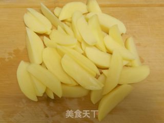 空气炸锅烤薯角的做法步骤：2