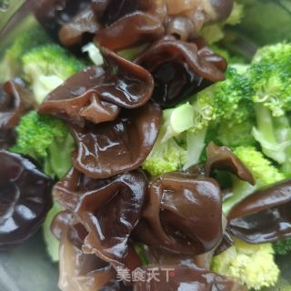 肉末木耳炒西兰花的做法步骤：5