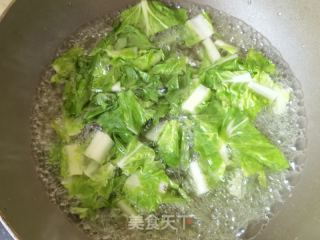 小白菜洋葱拌鸡蛋的做法步骤：2