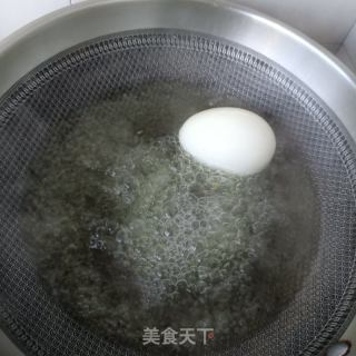 木耳西兰花拌鹅蛋的做法步骤：3