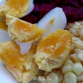 玉米鹅蛋火龙果沙拉的做法步骤：5