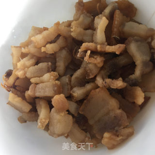 五花肉炒青椒的做法步骤：2