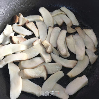 五花肉炒青椒的做法步骤：5