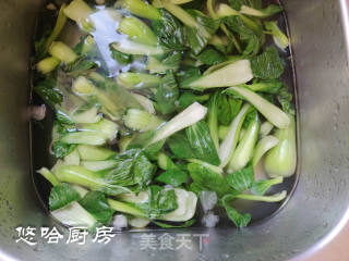香菇油菜肉包子的做法步骤：2