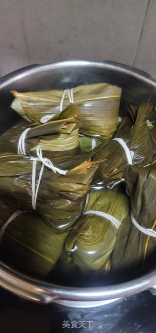 碱水糯米粽子的做法步骤：8