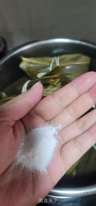 碱水糯米粽子的做法步骤：9