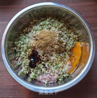 糯米香菇肉馅丸子的做法步骤：5