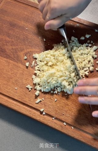 蒜蓉粉丝蒸虾的做法步骤：2